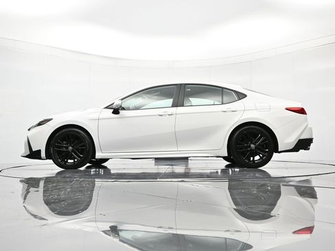 Used 2025 Toyota Camry SE image 42