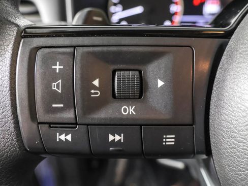 Used 2023 Nissan Rogue SV image 35