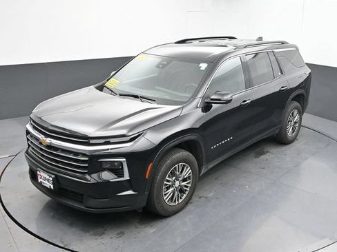Used 2024 Chevrolet Traverse LT FWD image 40