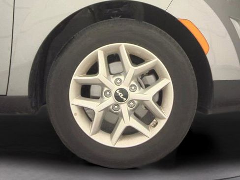 Used 2025 Kia Soul LX w/ LX Technology Package FWD image 22