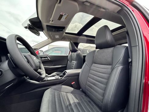 New 2025 Mitsubishi Outlander SE image 8