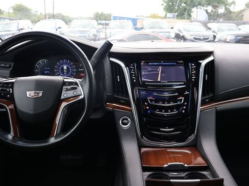 Used 2017 Cadillac Escalade Luxury RWD image 25