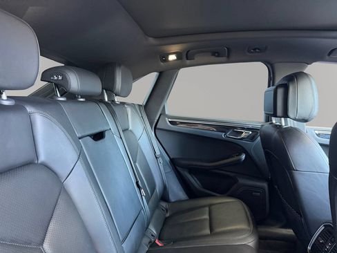 Used 2018 Porsche Macan AWD/4WD image 28