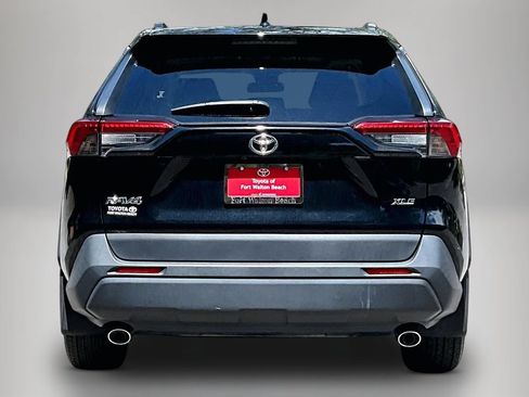 Used 2019 Toyota RAV4 XLE Premium FWD image 6