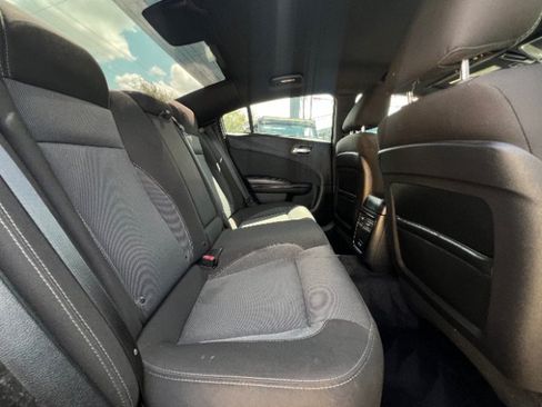 Used 2017 Dodge Charger SE w/ Blacktop Package RWD image 11