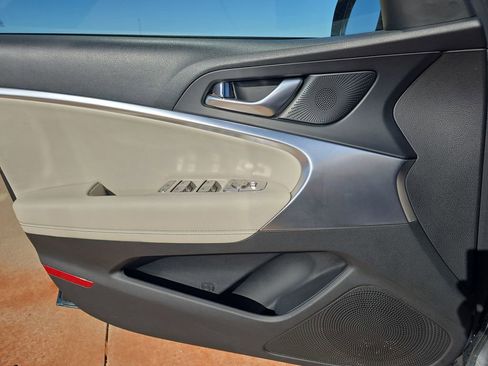 Used 2025 Genesis G70 2.5T RWD image 27