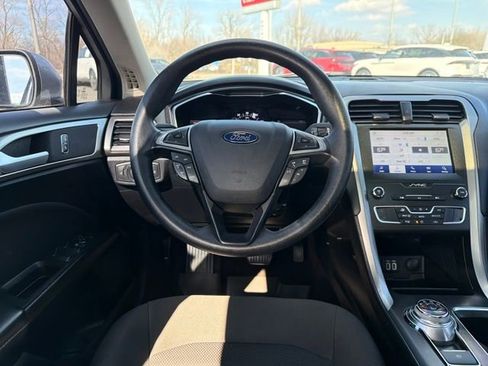 Used 2020 Ford Fusion SE image 17