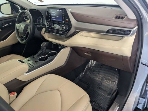 Used 2021 Toyota Highlander XLE FWD image 33