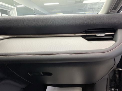 Used 2025 Ford Explorer Active w/ Active Comfort Package image 9