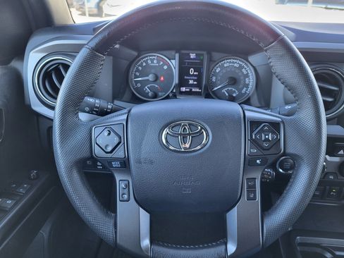 Used 2021 Toyota Tacoma TRD Sport w/ Technology Package image 9