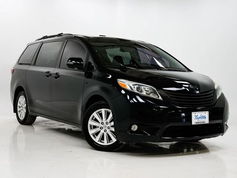 Used 2017 Toyota Sienna Limited Premium w/ Outdoor Package image 6