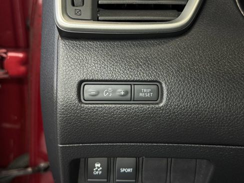 Used 2016 Nissan Rogue S AWD/4WD image 19