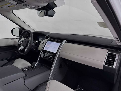 New 2025 Land Rover Discovery S AWD/4WD image 29