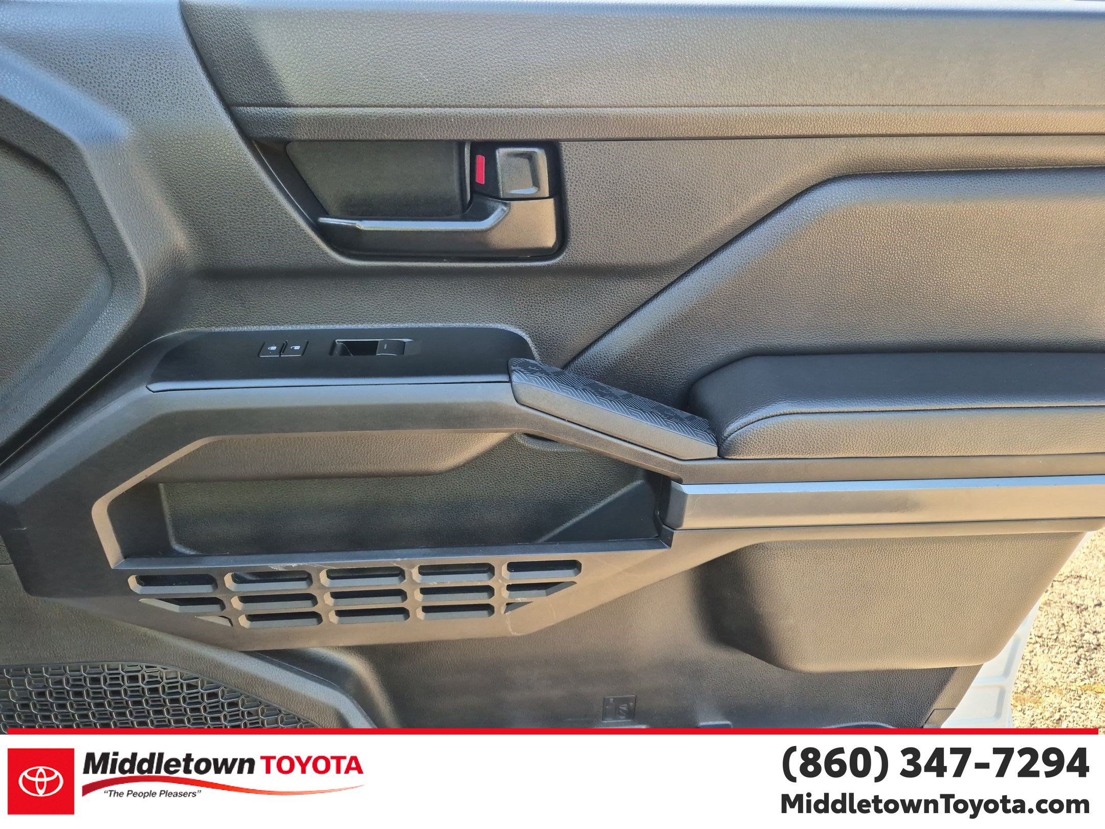 Used 2025 Toyota Tacoma SR5 AWD/4WD image 34
