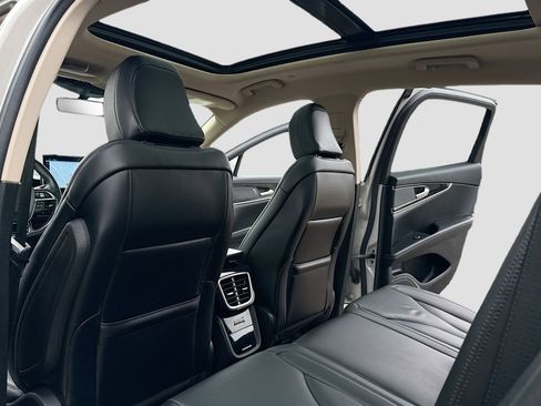 Used 2023 Lincoln Nautilus Reserve image 6