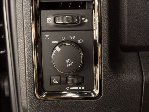 Used 2015 RAM 1500 Sport w/ Convenience Group image 14