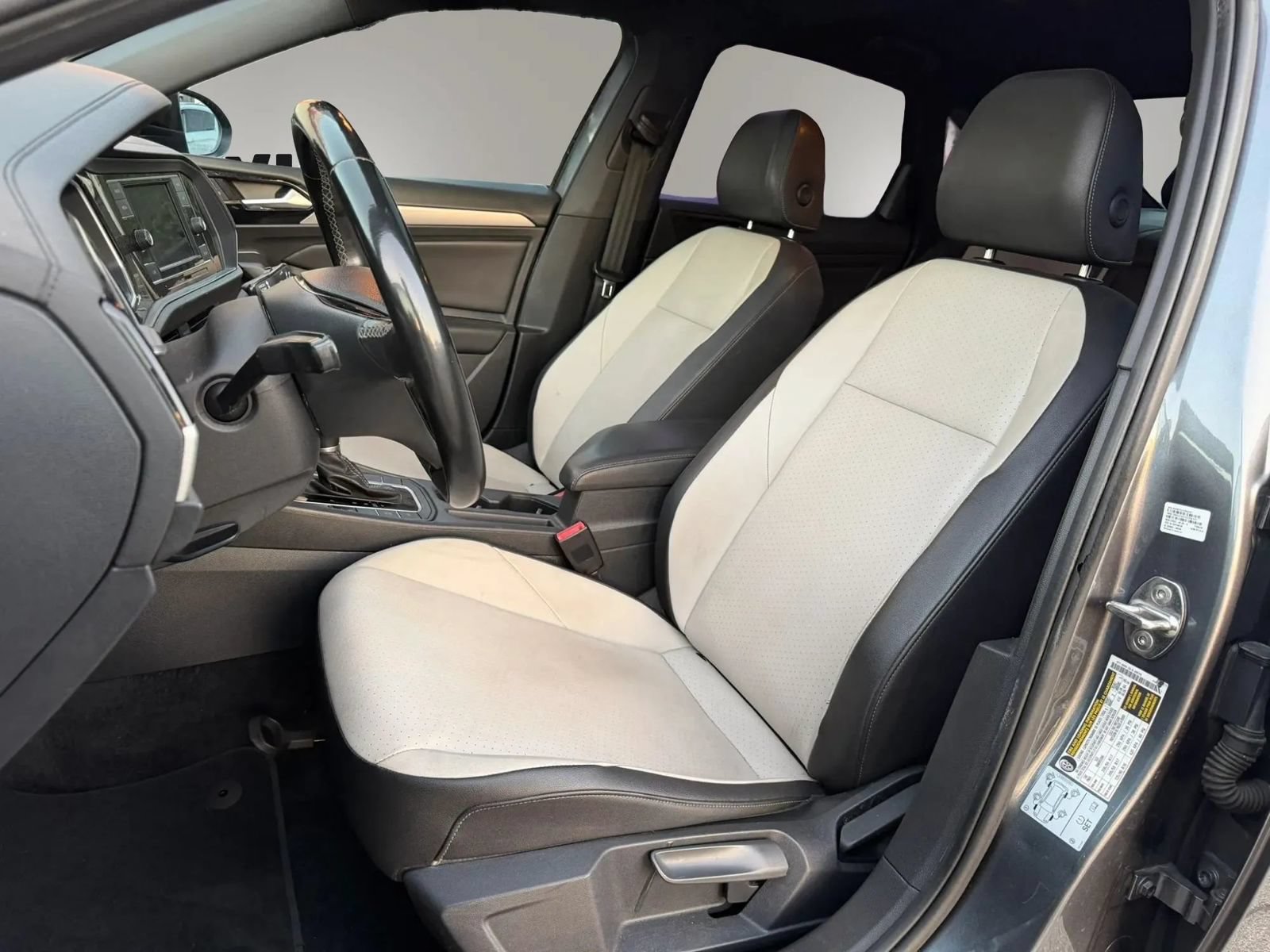 Used 2019 Volkswagen Jetta R-Line FWD image 18