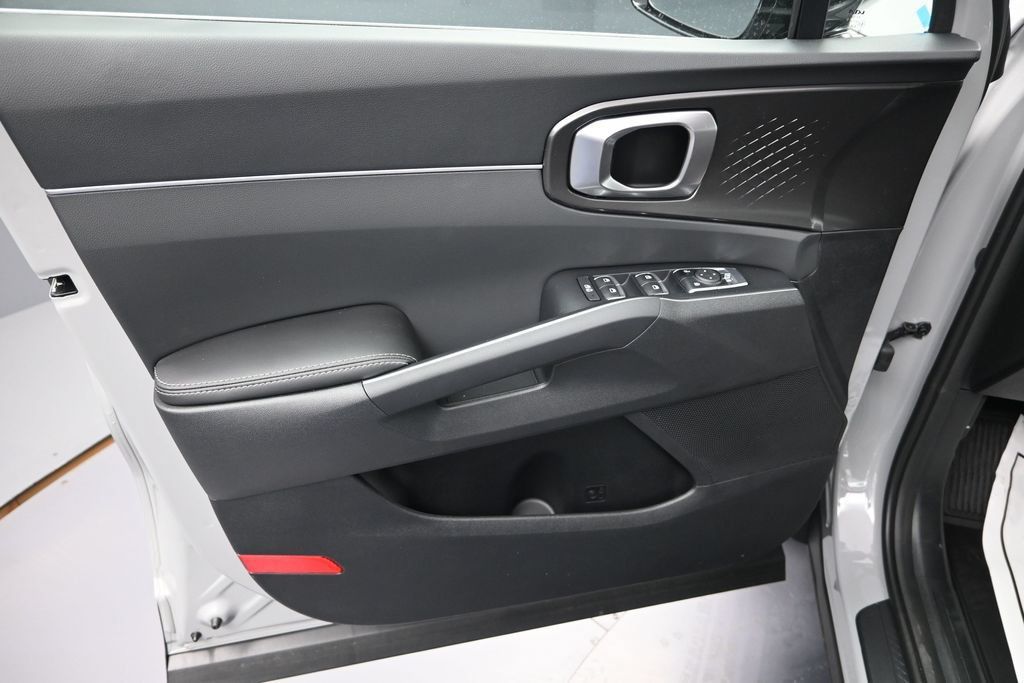Certified 2026 Kia Sorento S AWD/4WD image 9