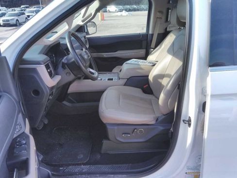 Used 2024 Ford Expedition Limited image 3