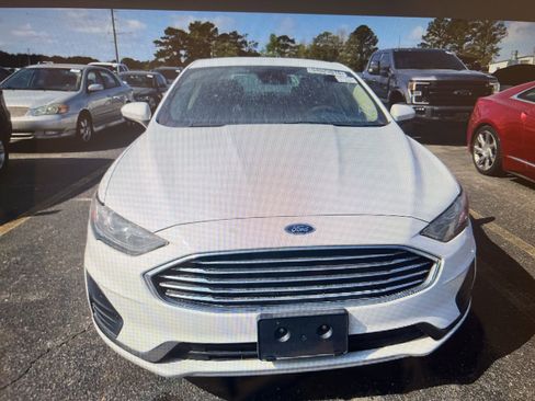 Used 2019 Ford Fusion SE image 14