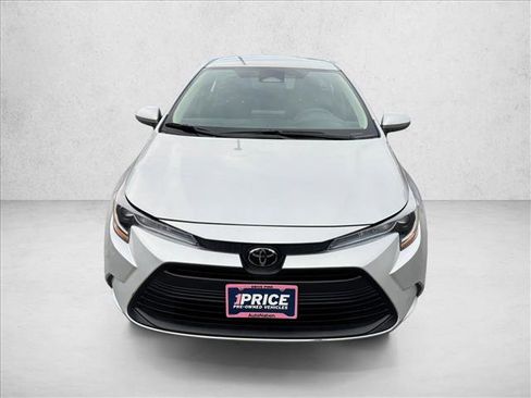Used 2024 Toyota Corolla LE FWD image 2
