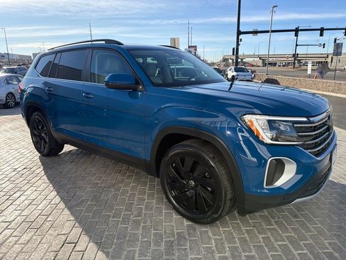 Certified 2025 Volkswagen Atlas SE image 9