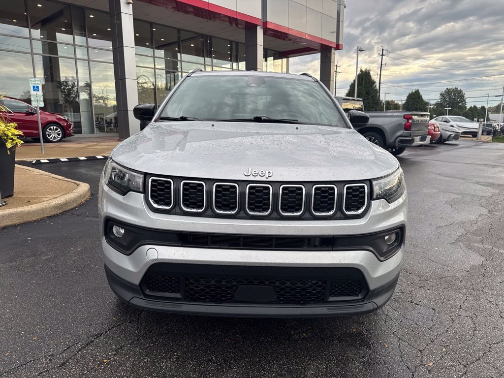 Used 2024 Jeep Compass Latitude AWD/4WD image 10