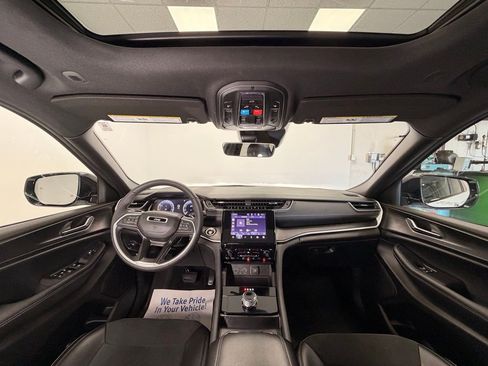 Used 2025 Jeep Grand Cherokee L Altitude RWD image 14