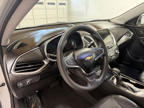 Used 2021 Chevrolet Malibu LS FWD image 12