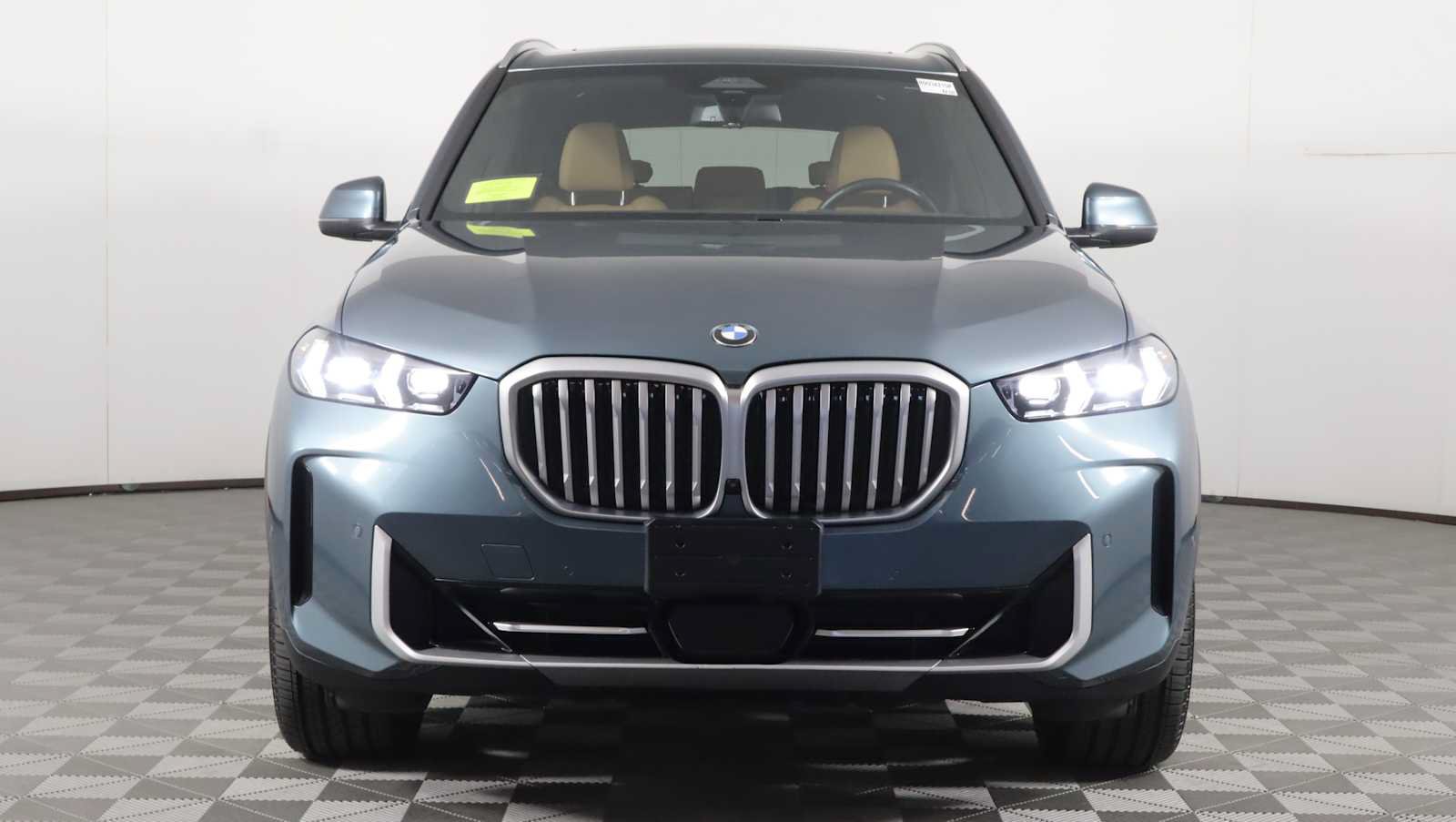 Used 2024 BMW X5 xDrive40i w/ Premium Package AWD/4WD image 2