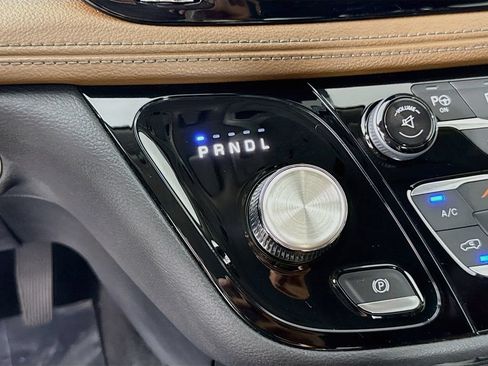 Used 2017 Chrysler Pacifica Limited FWD image 18