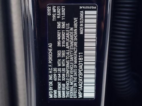 Certified 2023 Porsche Cayenne Platinum Edition image 28