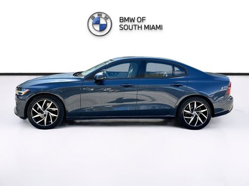 Used 2020 Volvo S60 T5 Momentum image 4