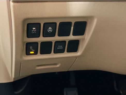 Used 2018 Nissan Pathfinder SV w/ SV Tech Package image 11