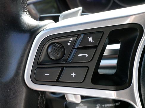 Used 2018 Porsche Panamera 4 image 27