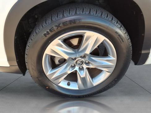 Used 2017 Toyota Highlander Limited FWD image 9