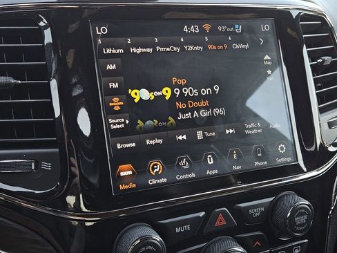 Used 2021 Jeep Grand Cherokee High Altitude AWD/4WD image 21