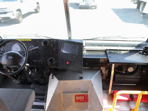 Used 2019 Ford E-450 and Econoline 450 Super Duty RWD image 23