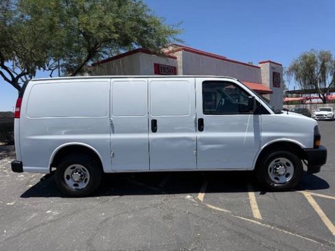 Used 2021 Chevrolet Express 2500 RWD image 2