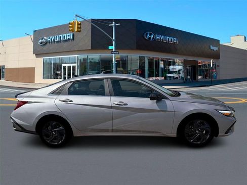 New 2026 Hyundai Elantra SEL Sport Premium FWD image 9