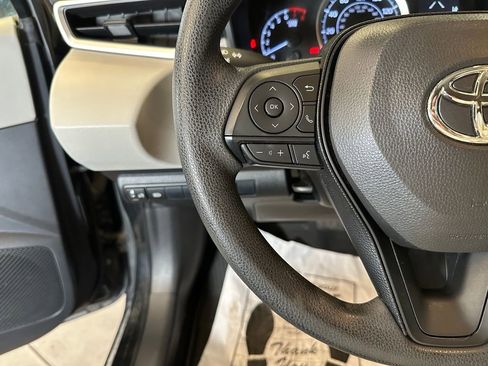 Used 2020 Toyota Corolla LE image 11