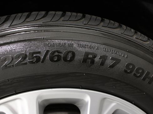 Used 2019 Jeep Cherokee Latitude w/ Popular Appearance Group FWD image 35