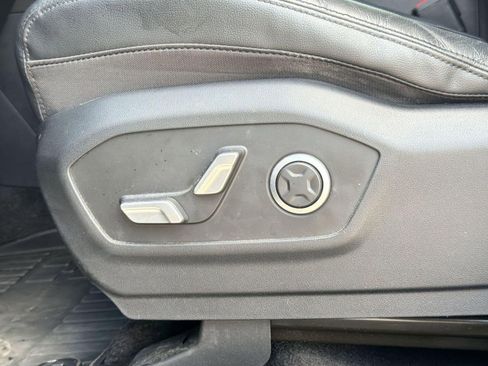 Used 2025 Hyundai Santa Fe Limited AWD/4WD image 13