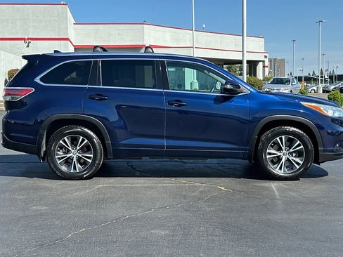 Used 2016 Toyota Highlander XLE AWD/4WD image 6