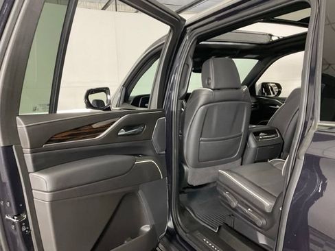 Used 2024 Cadillac Escalade ESV Premium Luxury w/ Performance Package AWD/4WD image 28