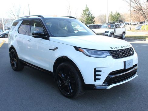 Used 2025 Land Rover Discovery Dynamic SE image 10