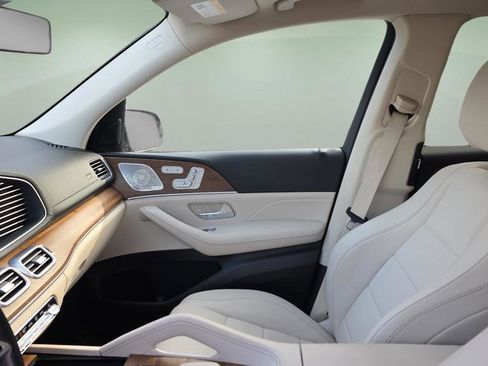 Used 2024 Mercedes-Benz GLS 450 4MATIC image 12