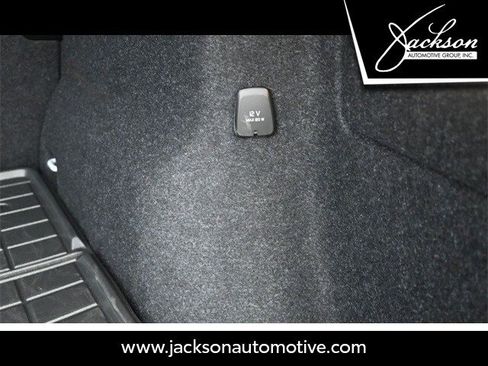 Used 2025 Volvo XC40 B5 Plus w/ Protection Package Premier image 28