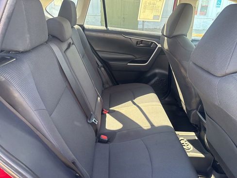 Used 2021 Toyota RAV4 LE AWD/4WD image 26