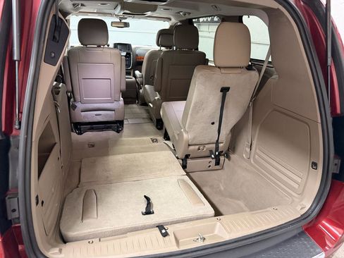Used 2016 Chrysler Town & Country Touring-L FWD image 35